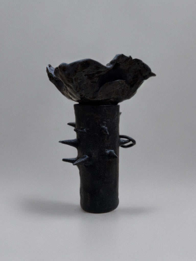 Vase Spikey with flower